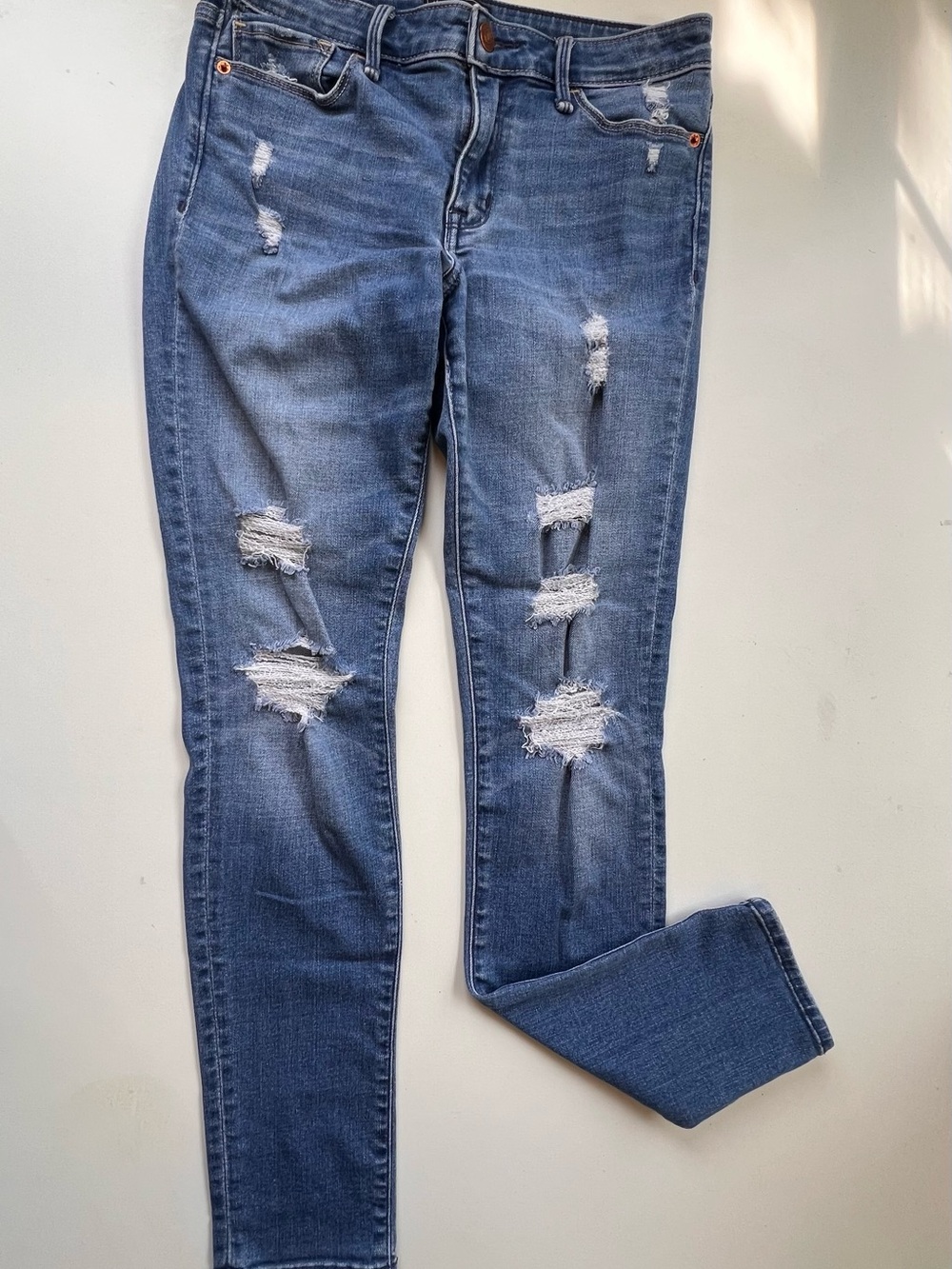 Abercrombie & Fitch Distressed Blue Jeans 26/2R
